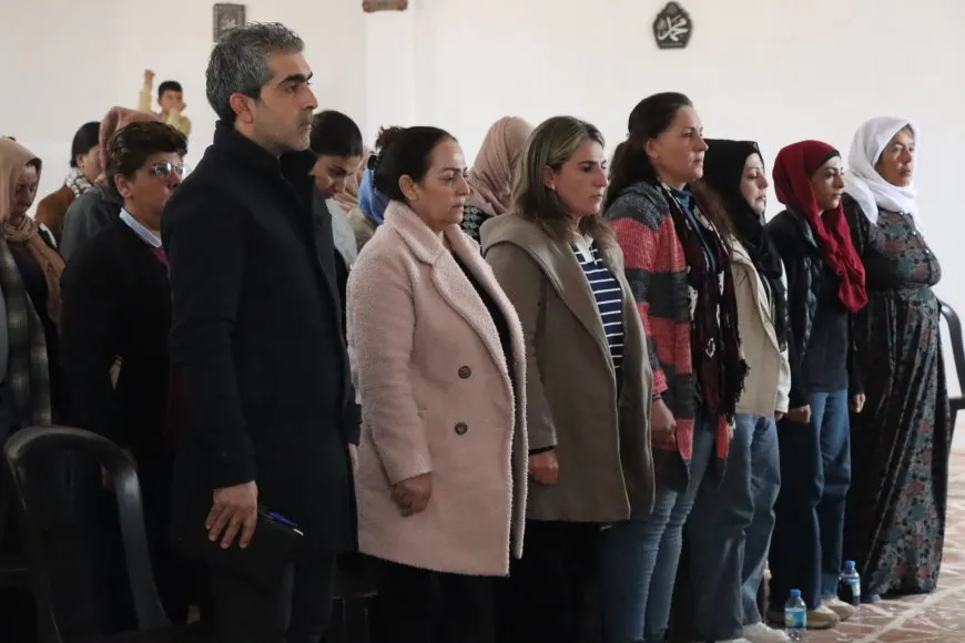 كونفرانسان في مقاطعة الفرات يؤكدان أهمية تعزيز دور الكومينات