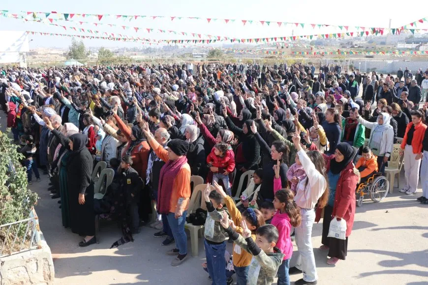 أهالي حلب يحتفلون بـ "يوم المقاومة القومية"