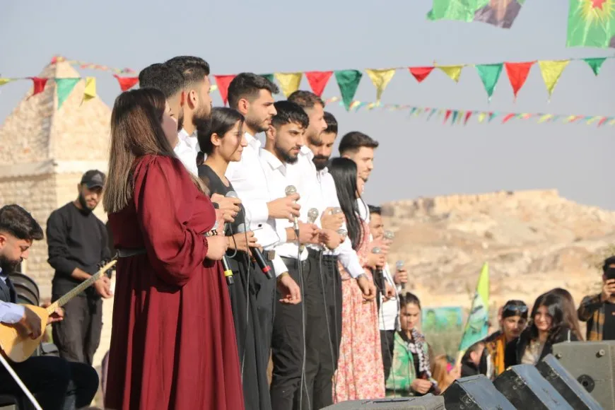 أهالي حلب يحتفلون بـ "يوم المقاومة القومية"
