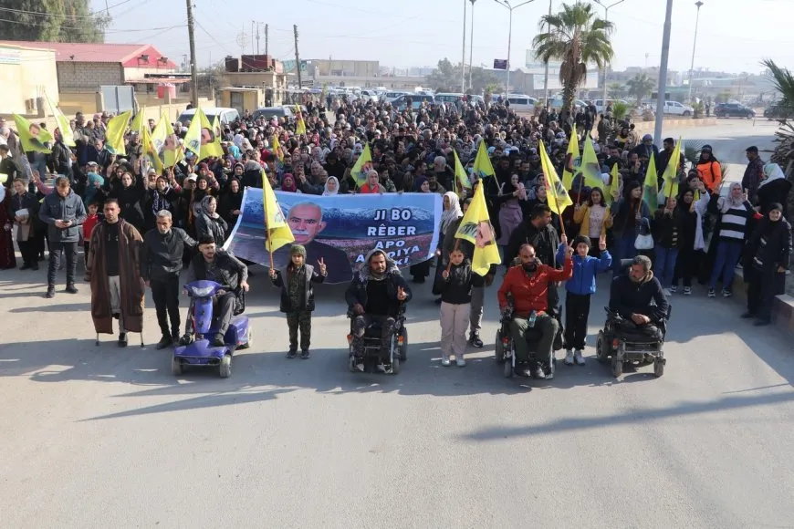 أهالي الحسكة والمهجّرون إليها يطالبون بالحرية الجسدية للقائد عبد الله أوجلان 