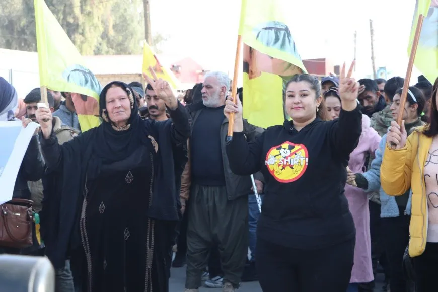 أهالي الحسكة والمهجّرون إليها يطالبون بالحرية الجسدية للقائد عبد الله أوجلان 