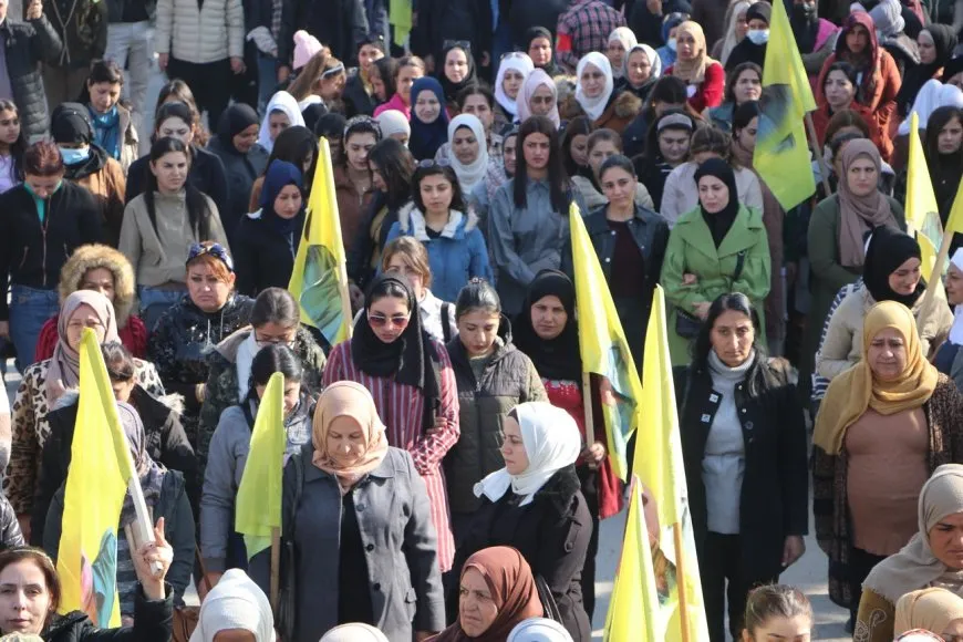أهالي الحسكة والمهجّرون إليها يطالبون بالحرية الجسدية للقائد عبد الله أوجلان 