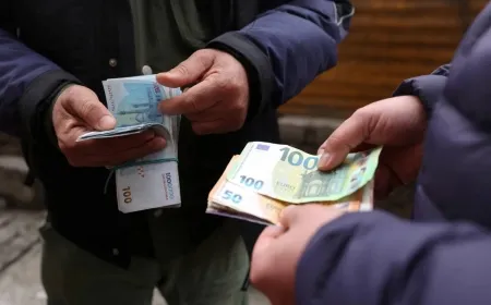 انهيار العملة الإيرانية إلى مستوى قياسي جديد