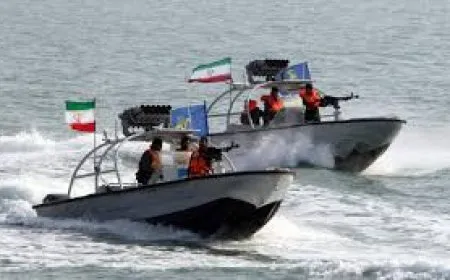 "الثوري الإيراني" يجري مناورات عسكرية في مياه الخليج