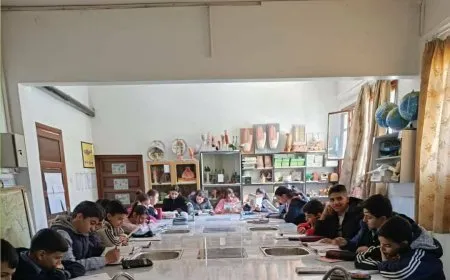 فوضى بعد فرض قرار فصل الذكور عن الإناث في مدرسة "المتفوقين الثانية" بدمشق
