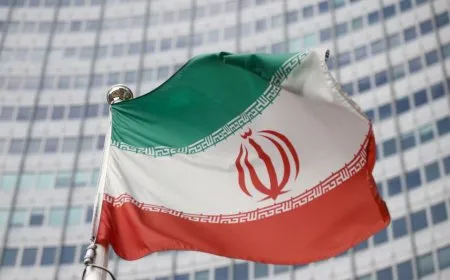 إيران تعتقل 18 فرداً من طاقم ناقلة أجنبية في خليج عُمان