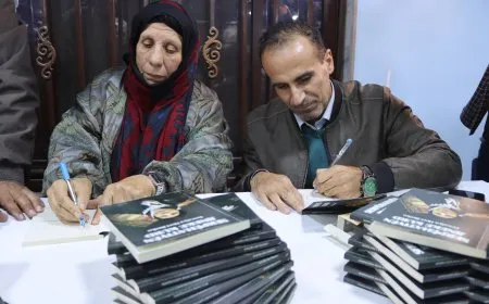 توقيع كتاب SERPÊHATIYÊN JINEKE KURD للأم فوزية في قامشلو