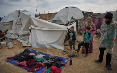 وفاة 17 فلسطينياً وانهيار مبانٍ سكنية جراء المنخفضات الجوية في غزة