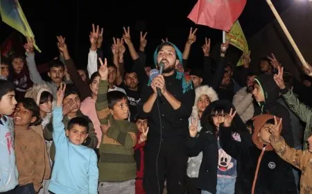 وقفة لمهجّري عفرين والشهباء في الطبقة تضامناً مع حيي الشيخ مقصود والأشرفية