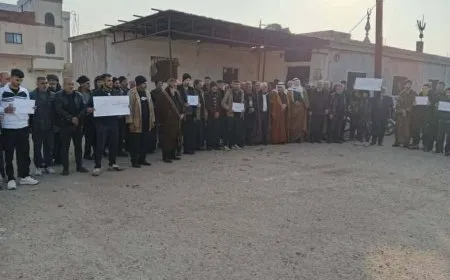 اعتصام لأهالي بلدة في ريف حماة تنديداً بجريمة قتل شقيقين
