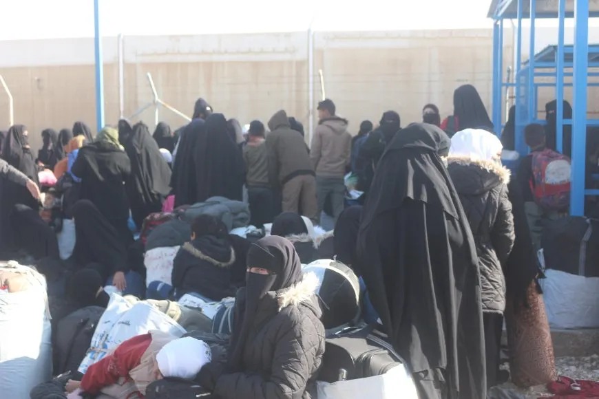 240 أسرة عراقية تغادر مخيم الهول إلى بلادها