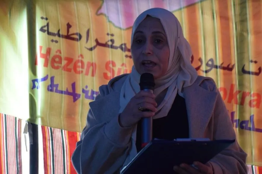 تقديم واجب العزاء لذوي مقاتل من قوات الدفاع الشعبي في الرقة 