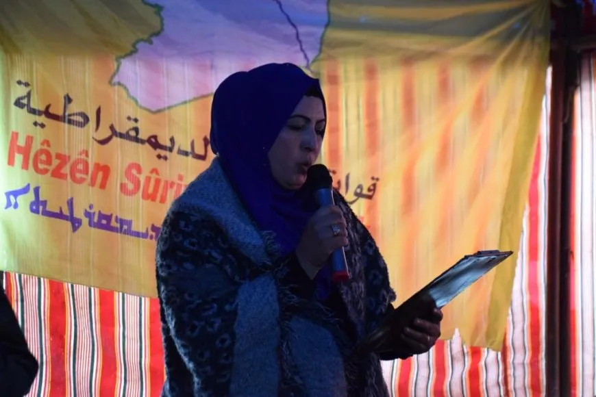 تقديم واجب العزاء لذوي مقاتل من قوات الدفاع الشعبي في الرقة 