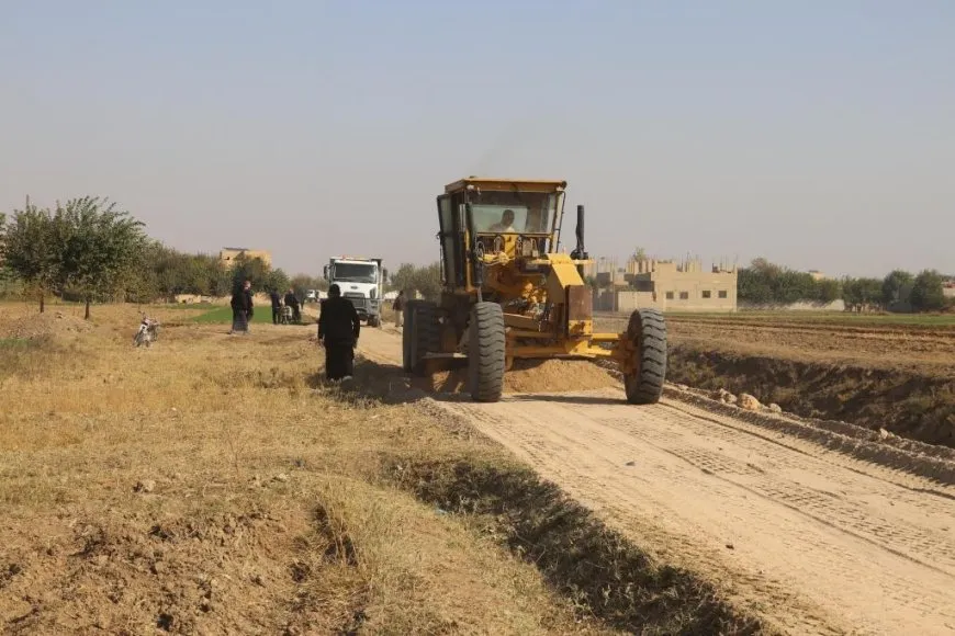 اتحاد بلديات دير الزور يطلق مشروعاً لتأهيل الطرق الزراعية