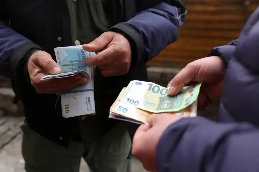 انهيار العملة الإيرانية إلى مستوى قياسي جديد