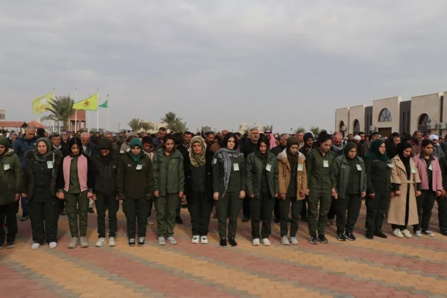 تشييع جثمان مقاتل من قسد في الطبقة