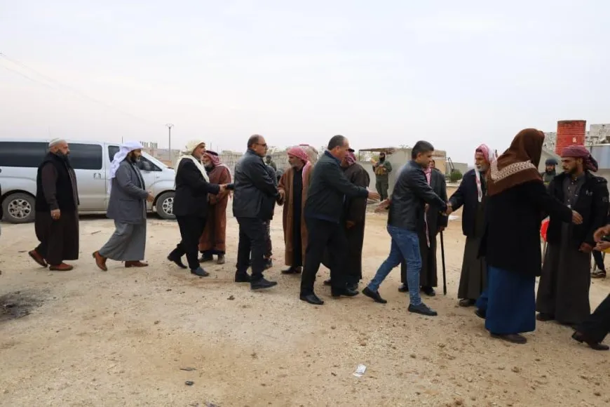تقديم واجب العزاء لذوي مقاتل من قسد في الطبقة