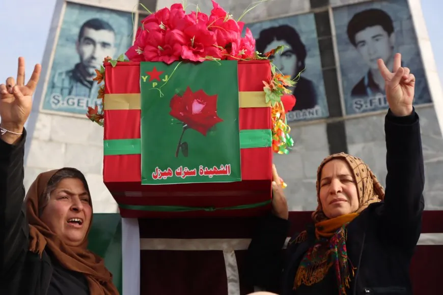 تشييع جثمان مقاتلة من وحدات حماية المرأة في كوباني