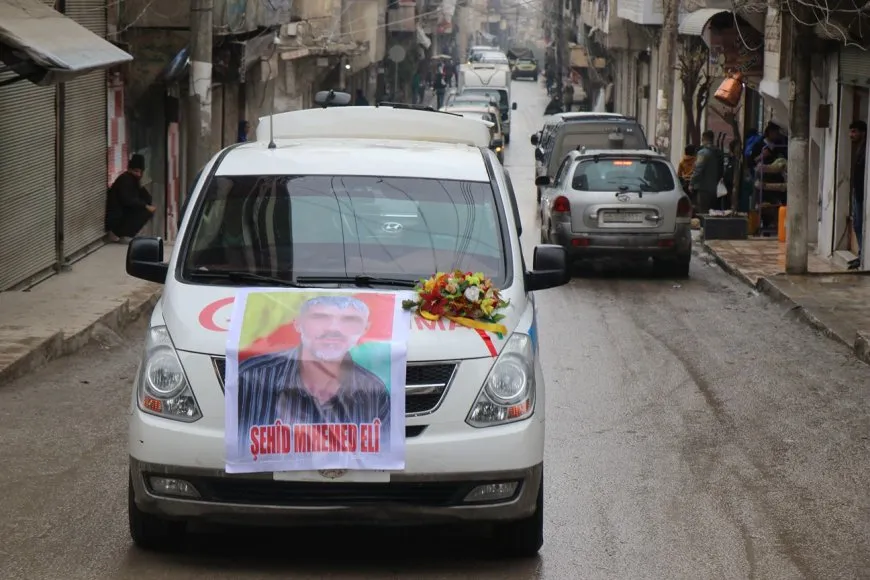 أهالي حلب ومهجّرو عفرين يشيّعون جثمان شهيد ضحية التعذيب الوحشي