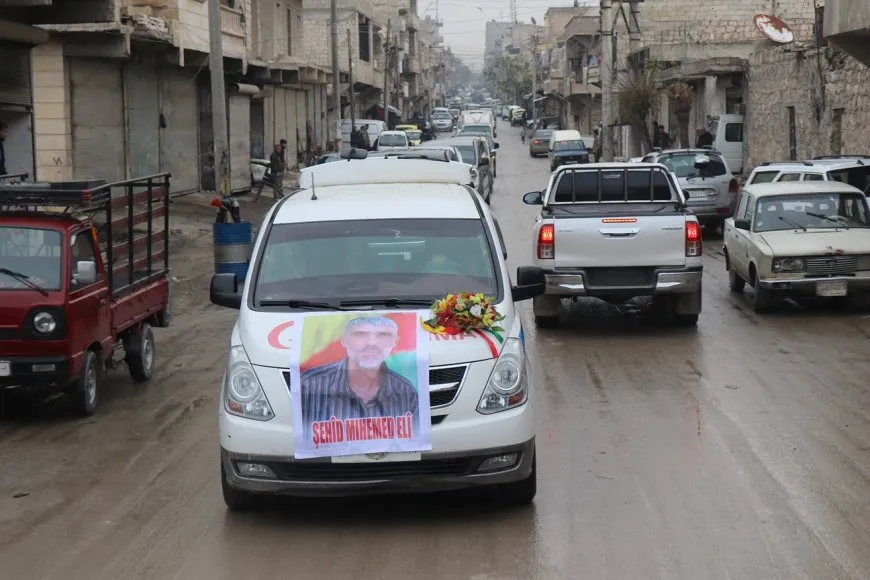 أهالي حلب ومهجّرو عفرين يشيّعون جثمان شهيد ضحية التعذيب الوحشي