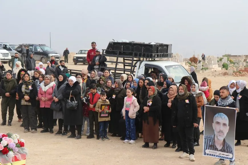 أهالي حلب ومهجّرو عفرين يشيّعون جثمان شهيد ضحية التعذيب الوحشي