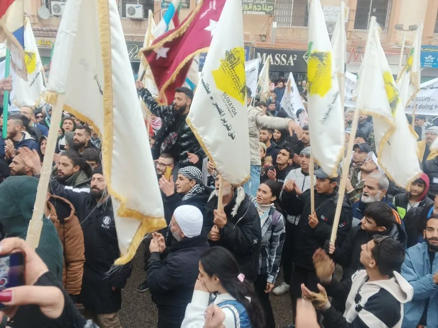 مظاهرة حاشدة في السويداء تطالب بحق تقرير المصير