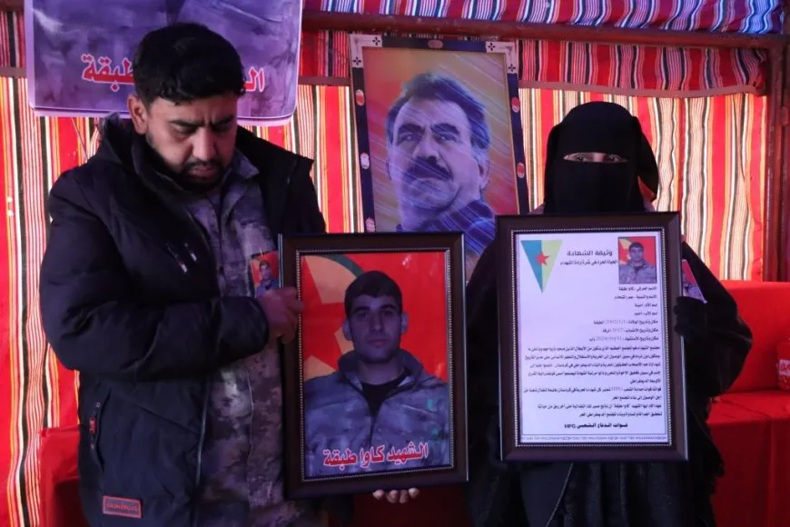 تقديم واجب العزاء لذوي مقاتل من قوات الدفاع الشعبي في الطبقة