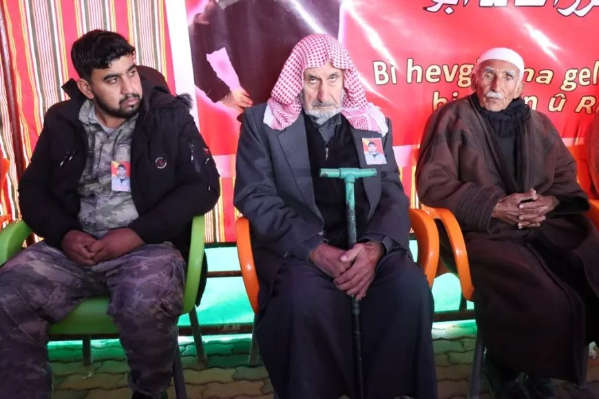 تقديم واجب العزاء لذوي مقاتل من قوات الدفاع الشعبي في الطبقة