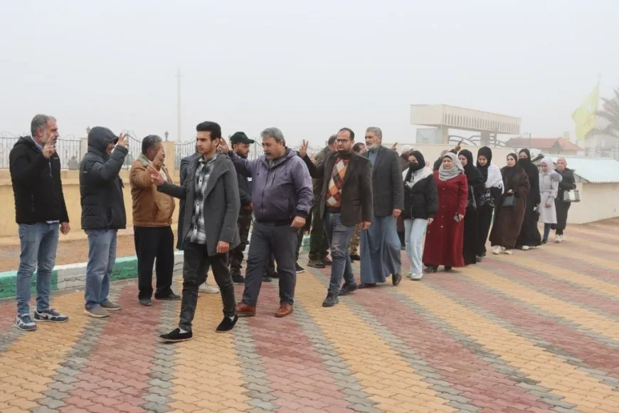 تقديم واجب العزاء لذوي مقاتل من قوات الدفاع الشعبي في الطبقة