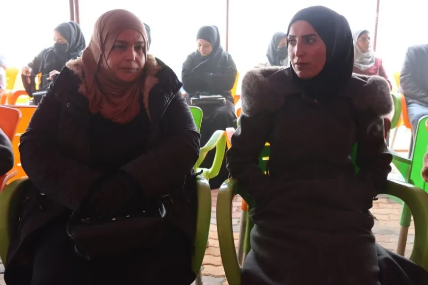 تقديم واجب العزاء لذوي مقاتل من قوات الدفاع الشعبي في الطبقة