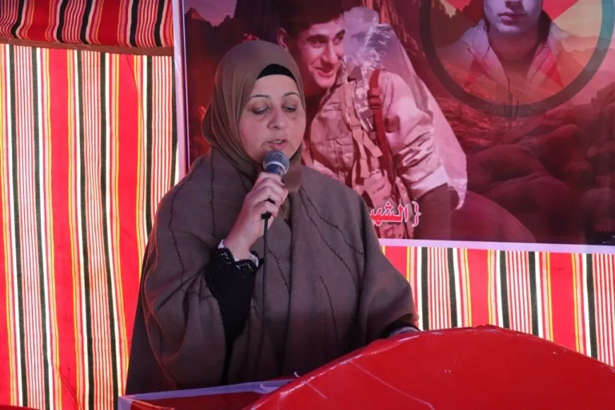 تقديم واجب العزاء لذوي مقاتل من قوات الدفاع الشعبي في الطبقة