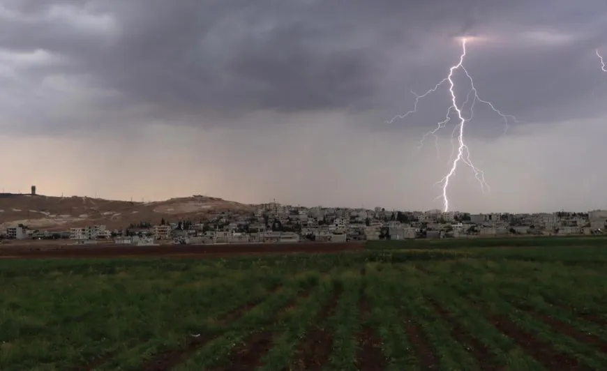 مزارعون يستبشرون خيراً بالموسم الزراعي بعد الهطولات المطرية