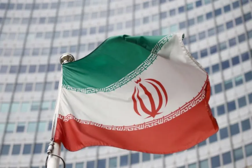 إيران تعتقل 18 فرداً من طاقم ناقلة أجنبية في خليج عُمان