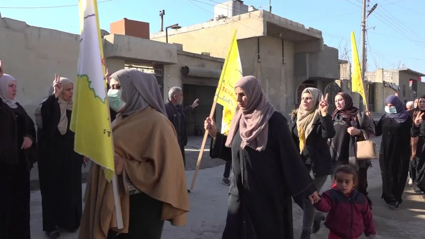 تقديم واجب العزاء لذوي مقاتلَين من قسد في الرقة