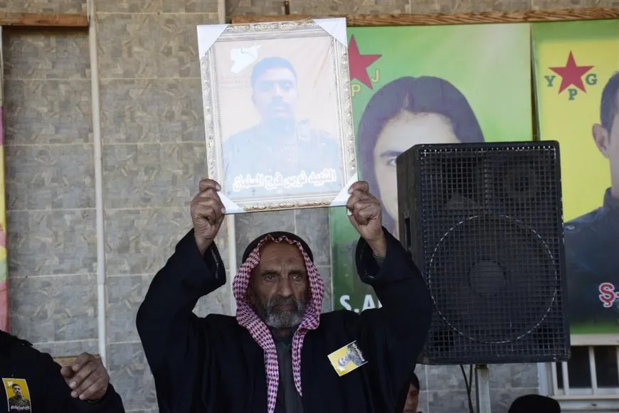 تشييع جثمان مقاتل من قسد إلى مزار الشهيد رستم جودي