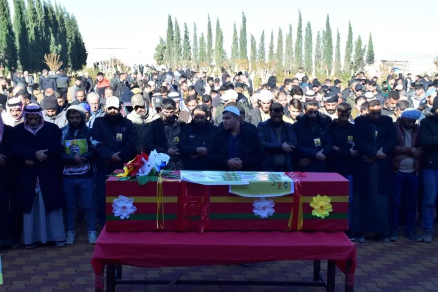 تشييع جثمان مقاتل من قسد إلى مزار الشهيد رستم جودي