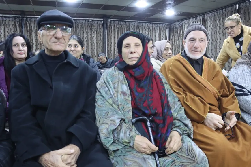 توقيع كتاب SERPÊHATIYÊN JINEKE KURD للأم فوزية في قامشلو