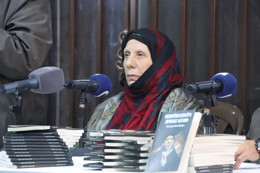 توقيع كتاب SERPÊHATIYÊN JINEKE KURD للأم فوزية في قامشلو
