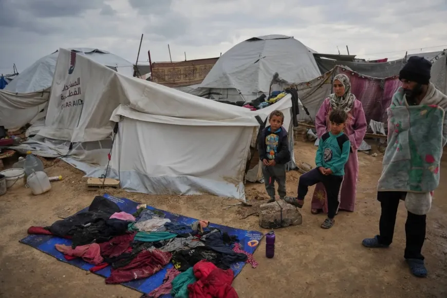 وفاة 17 فلسطينياً وانهيار مبانٍ سكنية جراء المنخفضات الجوية في غزة