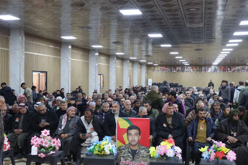 مراسم غيابية لمقاتلين من قوات الدفاع الشعبي في قامشلو