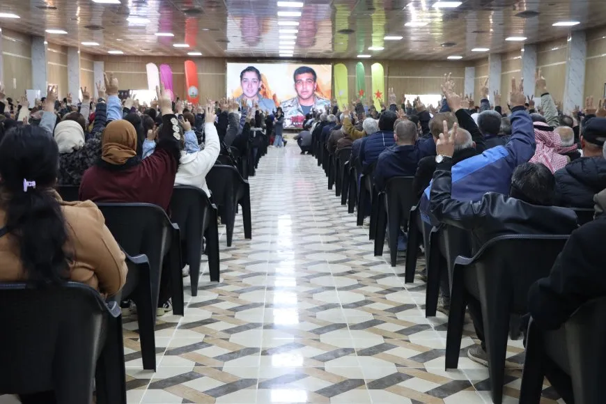 مراسم غيابية لمقاتلين من قوات الدفاع الشعبي في قامشلو