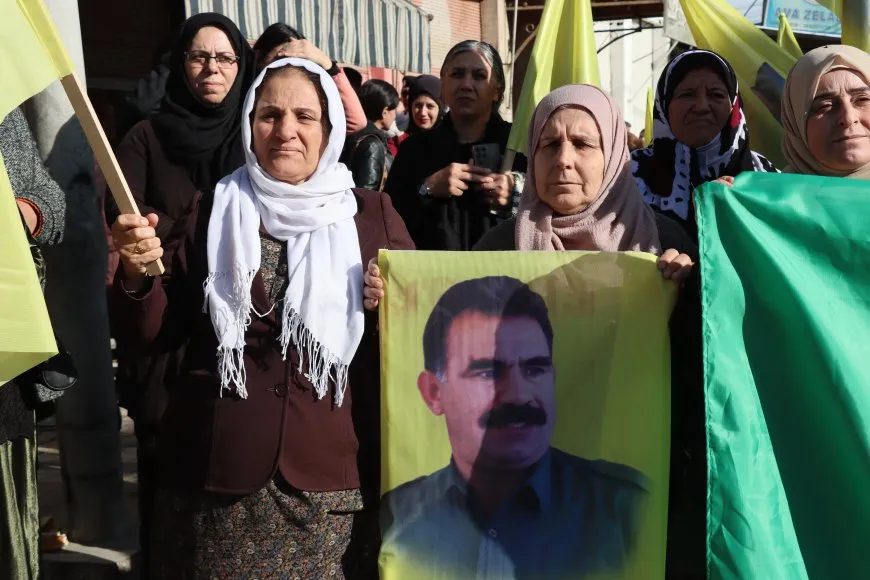 انطلاق مسيرة جماهرية من أجل القائد في قامشلو