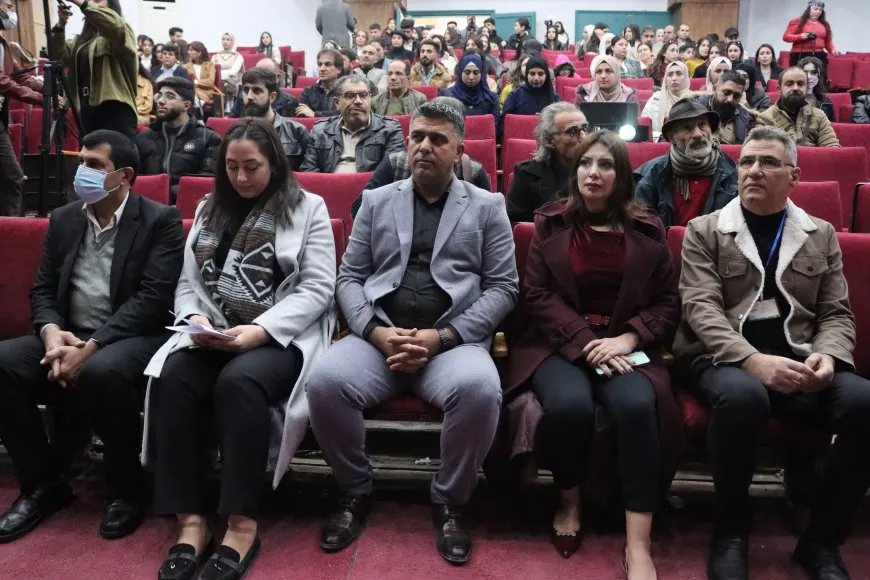 معرض تشكيلي يجمع فناني مقاطعة الجزيرة