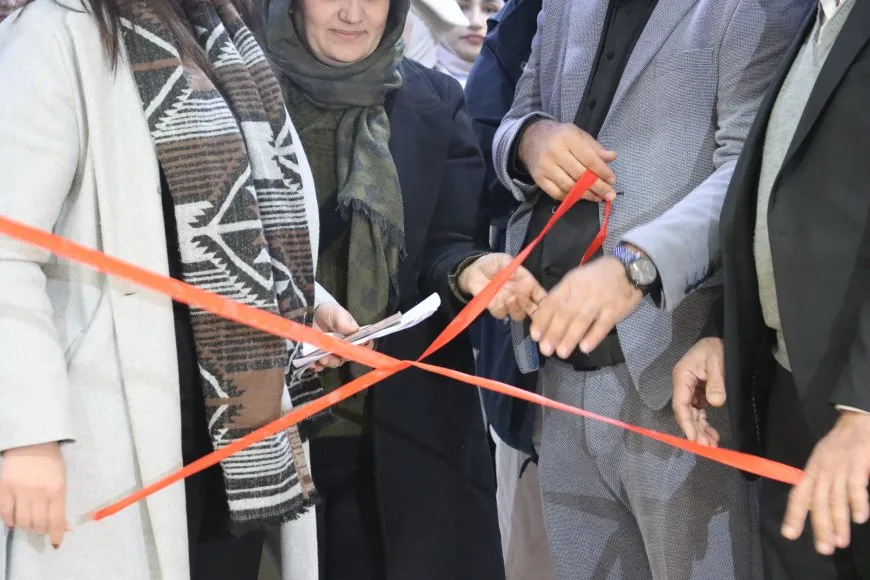 معرض تشكيلي يجمع فناني مقاطعة الجزيرة