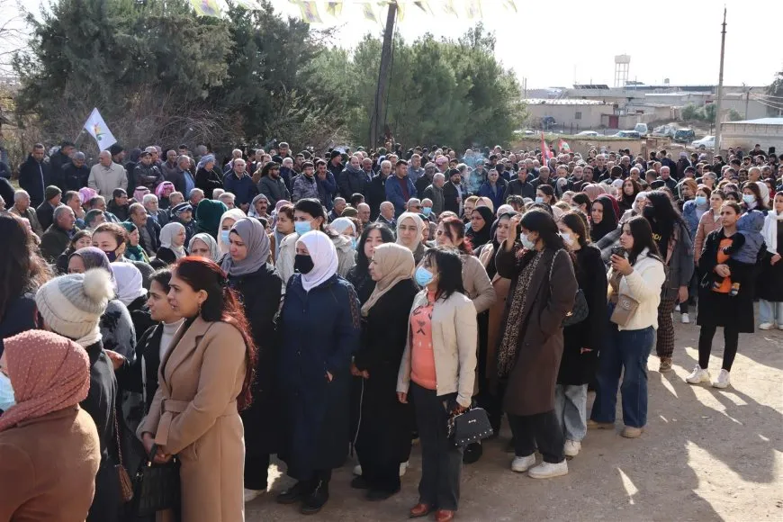 تقديم واجب العزاء لذوي مقاتل في قسد بديرك