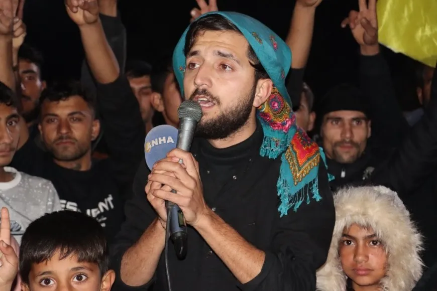 وقفة لمهجّري عفرين والشهباء في الطبقة تضامناً مع حيي الشيخ مقصود والأشرفية