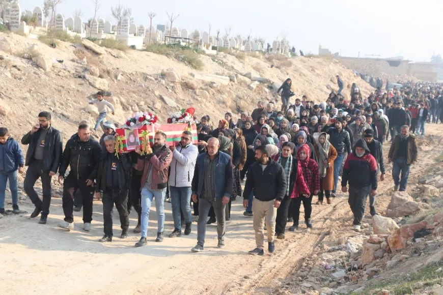 تشييع جثمان مواطنة استشهدت إثر قصف الحكومة الانتقالية بحلب