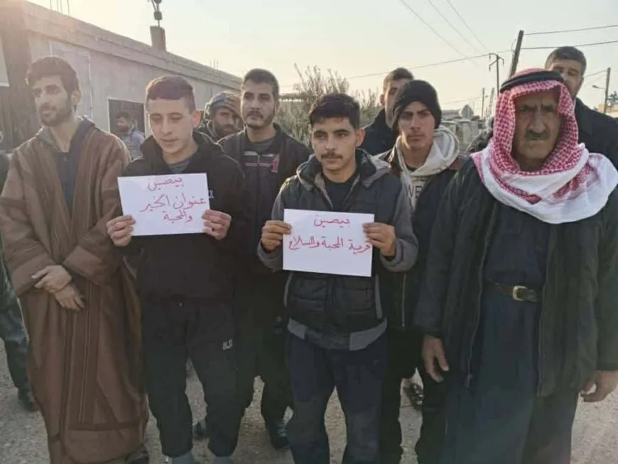 اعتصام لأهالي بلدة في ريف حماة تنديداً بجريمة قتل شقيقين
