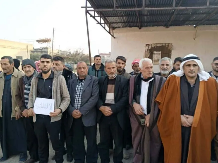 اعتصام لأهالي بلدة في ريف حماة تنديداً بجريمة قتل شقيقين