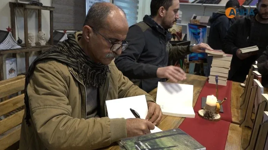 حفل توقيع مجموعة كتب للكاتب جكر عفرين في قامشلو